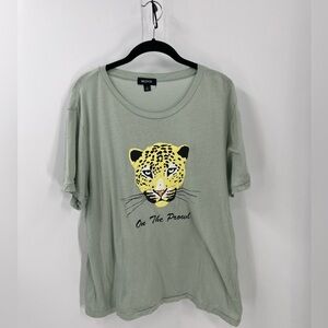 Wild fox on the prowl, leopard novelty print tee shirt L